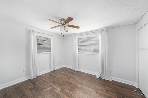 House in Pinellas Park, Florida 3 bedrooms, 117.34 sq.m. № 1761187 - photo 10