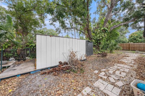 House in Pinellas Park, Florida 3 bedrooms, 117.34 sq.m. № 1761187 - photo 15