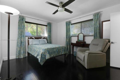 Casa en venta en North Miami, Florida, 3 dormitorios, 197.32 m2 № 1946650 - foto 17