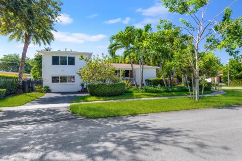 Casa en venta en North Miami, Florida, 3 dormitorios, 197.32 m2 № 1946650 - foto 2