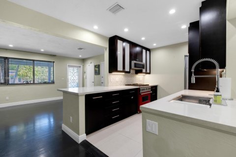 Casa en venta en North Miami, Florida, 3 dormitorios, 197.32 m2 № 1946650 - foto 11