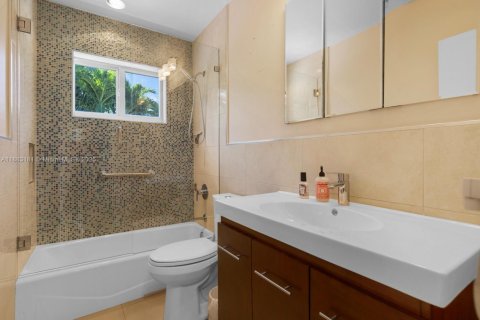 Casa en venta en North Miami, Florida, 3 dormitorios, 197.32 m2 № 1946650 - foto 20
