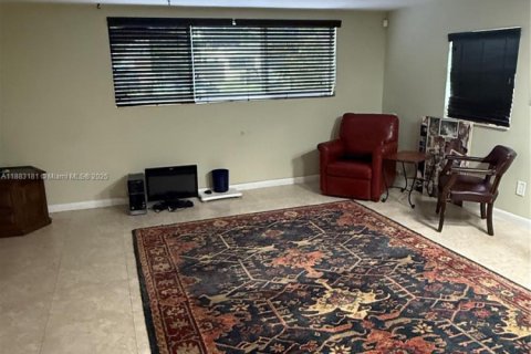 Casa en venta en North Miami, Florida, 3 dormitorios, 197.32 m2 № 1946650 - foto 16
