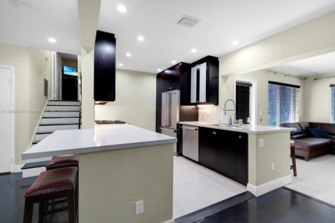 Casa en venta en North Miami, Florida, 3 dormitorios, 197.32 m2 № 1946650 - foto 10