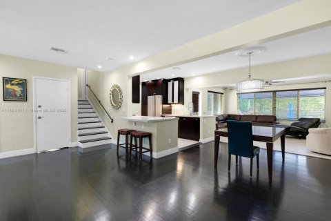 Casa en venta en North Miami, Florida, 3 dormitorios, 197.32 m2 № 1946650 - foto 9