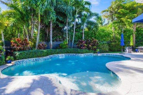 Casa en venta en North Miami, Florida, 3 dormitorios, 197.32 m2 № 1946650 - foto 1