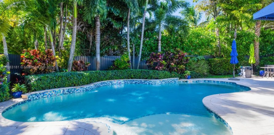 Casa en North Miami, Florida 3 dormitorios, 197.32 m2 № 1946650