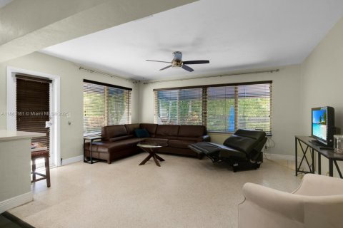 Casa en venta en North Miami, Florida, 3 dormitorios, 197.32 m2 № 1946650 - foto 14