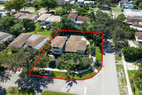 Casa en venta en North Miami, Florida, 3 dormitorios, 197.32 m2 № 1946650 - foto 27