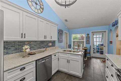 House in Leesburg, Florida 2 bedrooms, 138.98 sq.m. № 1838803 - photo 8