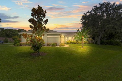 House in Leesburg, Florida 2 bedrooms, 138.98 sq.m. № 1838803 - photo 2