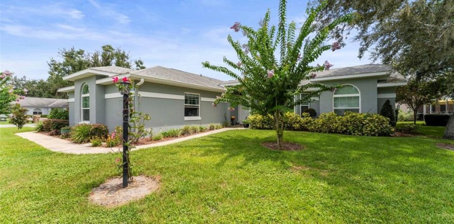 House in Leesburg, Florida 2 bedrooms, 138.98 sq.m. № 1838803