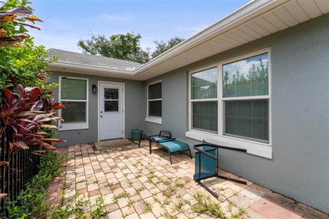 House in Leesburg, Florida 2 bedrooms, 138.98 sq.m. № 1838803 - photo 5