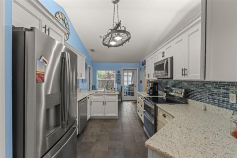 House in Leesburg, Florida 2 bedrooms, 138.98 sq.m. № 1838803 - photo 7