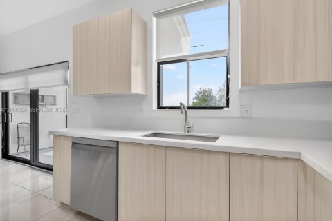 Купить таунхаус в Дорал, Флорида 3 спальни, 140.93м2, № 2066258 - фото 9