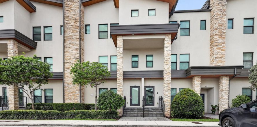 Таунхаус в Дорал, Флорида 3 спальни, 140.93м2 № 2066258