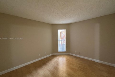 Condominio en alquiler en Tamarac, Florida, 2 dormitorios, 91.42 m2 № 1975663 - foto 17