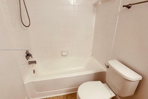 Condominio en alquiler en Tamarac, Florida, 2 dormitorios, 91.42 m2 № 1975663 - foto 12
