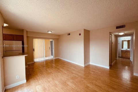 Condominio en alquiler en Tamarac, Florida, 2 dormitorios, 91.42 m2 № 1975663 - foto 10