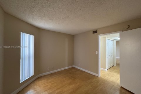 Condominio en alquiler en Tamarac, Florida, 2 dormitorios, 91.42 m2 № 1975663 - foto 5