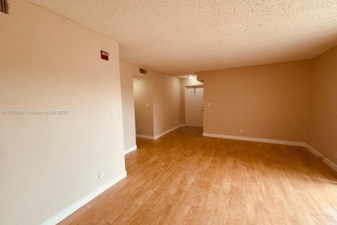 Condominio en alquiler en Tamarac, Florida, 2 dormitorios, 91.42 m2 № 1975663 - foto 14