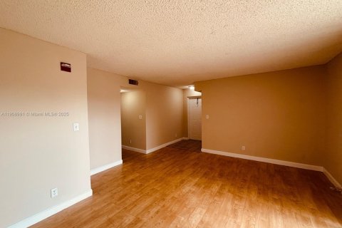 Condominio en alquiler en Tamarac, Florida, 2 dormitorios, 91.42 m2 № 1975663 - foto 9