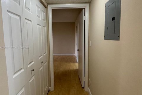 Condominio en alquiler en Tamarac, Florida, 2 dormitorios, 91.42 m2 № 1975663 - foto 16