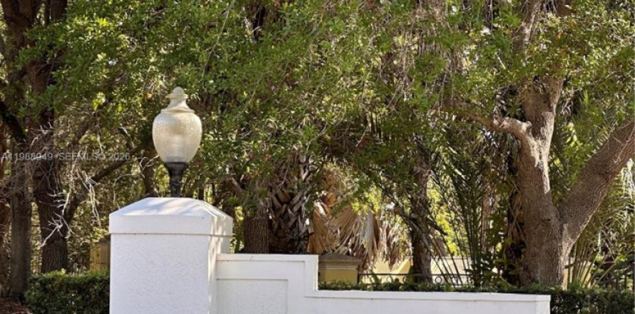 Дом в Пайнкрест, Флорида 6 спален, 340.21м2 № 2052690