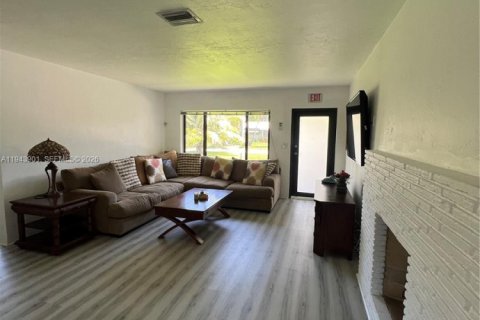 Casa en venta en Hollywood, Florida, 2 dormitorios, 112.04 m2 № 2152808 - foto 9
