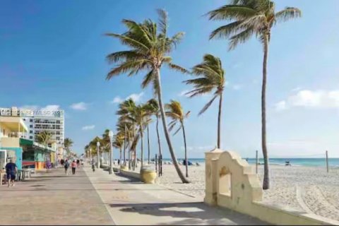 Casa en venta en Hollywood, Florida, 2 dormitorios, 112.04 m2 № 2152808 - foto 25