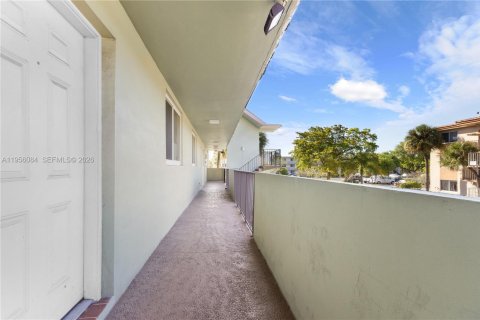 Copropriété à vendre à Sunrise, Floride: 2 chambres, 101.26 m2 № 2078917 - photo 17