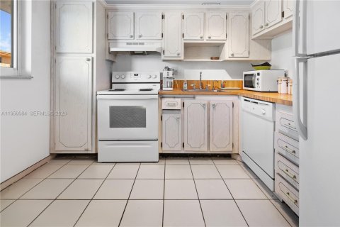 Copropriété à vendre à Sunrise, Floride: 2 chambres, 101.26 m2 № 2078917 - photo 13