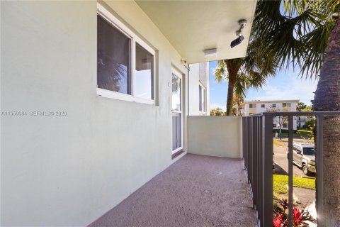 Copropriété à vendre à Sunrise, Floride: 2 chambres, 101.26 m2 № 2078917 - photo 16