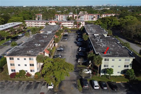 Copropriété à vendre à Sunrise, Floride: 2 chambres, 101.26 m2 № 2078917 - photo 18