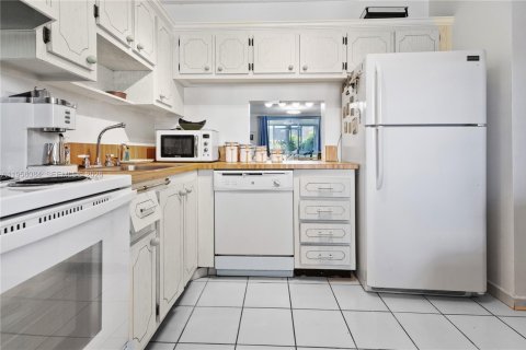 Copropriété à vendre à Sunrise, Floride: 2 chambres, 101.26 m2 № 2078917 - photo 15