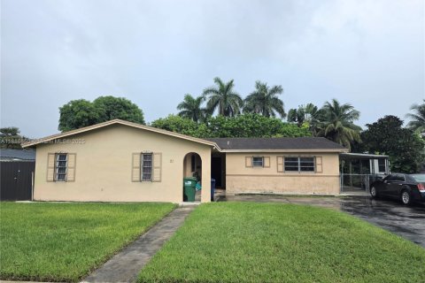 Villa ou maison à vendre à Miami, Floride: 3 chambres, 127.93 m2 № 1950165 - photo 2
