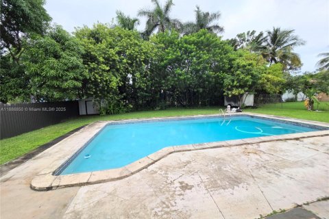 Villa ou maison à vendre à Miami, Floride: 3 chambres, 127.93 m2 № 1950165 - photo 1