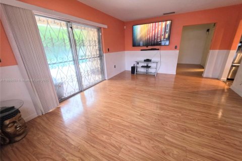 Villa ou maison à vendre à Miami, Floride: 3 chambres, 127.93 m2 № 1950165 - photo 21