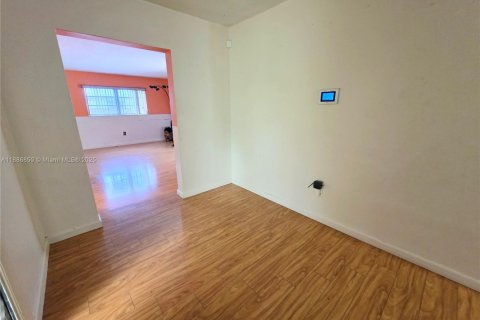 Villa ou maison à vendre à Miami, Floride: 3 chambres, 127.93 m2 № 1950165 - photo 22