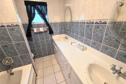 Villa ou maison à vendre à Miami, Floride: 3 chambres, 127.93 m2 № 1950165 - photo 27