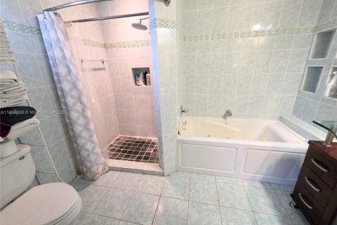 Villa ou maison à vendre à Miami, Floride: 3 chambres, 127.93 m2 № 1950165 - photo 24