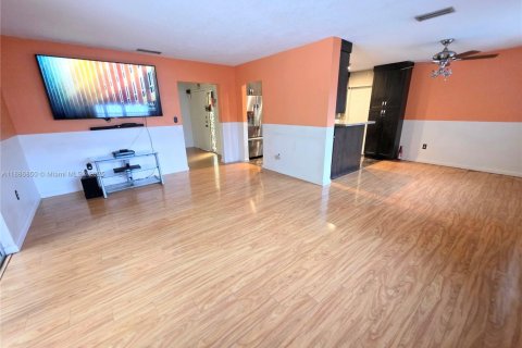 Villa ou maison à vendre à Miami, Floride: 3 chambres, 127.93 m2 № 1950165 - photo 3