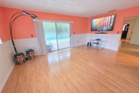 Villa ou maison à vendre à Miami, Floride: 3 chambres, 127.93 m2 № 1950165 - photo 4