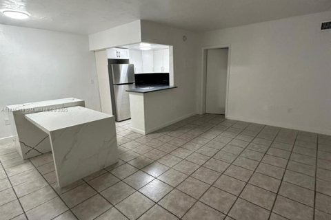 Condo in Hialeah, Florida, 1 bedroom  № 1978468 - photo 4
