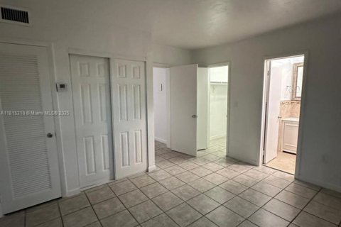 Condo in Hialeah, Florida, 1 bedroom  № 1978468 - photo 6