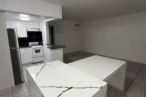 Condo in Hialeah, Florida, 1 bedroom  № 1978468 - photo 5