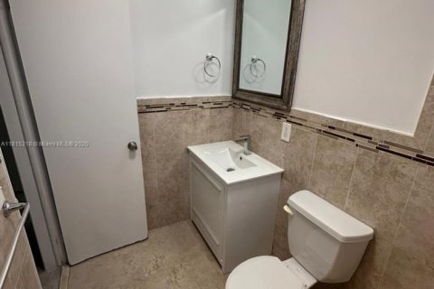 Condo in Hialeah, Florida, 1 bedroom  № 1978468 - photo 8