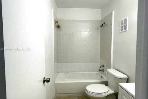 Condominio en alquiler en Miami, Florida, 2 dormitorios, 95.22 m2 № 2040251 - foto 13