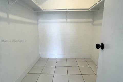 Condominio en alquiler en Miami, Florida, 2 dormitorios, 95.22 m2 № 2040251 - foto 9