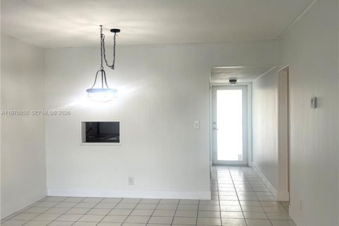 Condominio en alquiler en Miami, Florida, 2 dormitorios, 95.22 m2 № 2040251 - foto 11